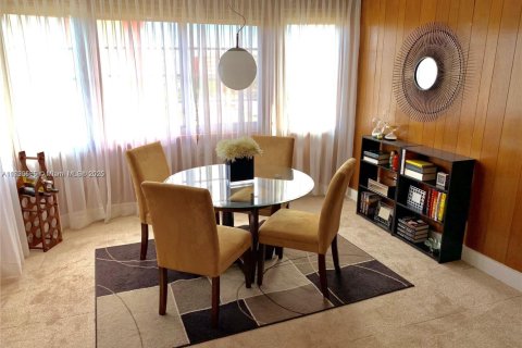 Condo in Miami, Florida, 1 bedroom  № 1859613 - photo 15