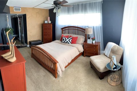 Condo in Miami, Florida, 1 bedroom  № 1859613 - photo 19