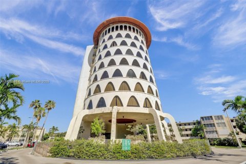 Condo in Miami, Florida, 1 bedroom  № 1859613 - photo 1