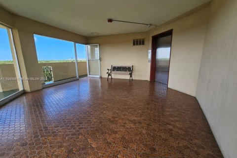 Condo in Miami, Florida, 1 bedroom  № 1859613 - photo 9
