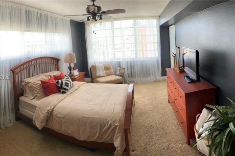 Condo in Miami, Florida, 1 bedroom  № 1859613 - photo 22