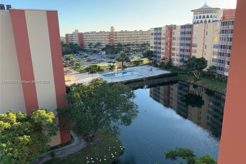 Condo in Miami, Florida, 1 bedroom  № 1859613 - photo 25