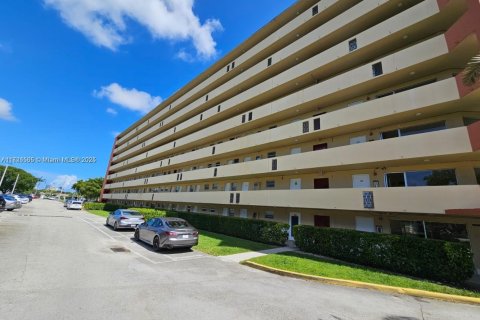 Condo in Miami, Florida, 1 bedroom  № 1859613 - photo 3