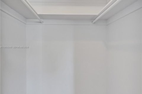 House in Hollywood, Florida 3 bedrooms, 104.52 sq.m. № 2009924 - photo 29