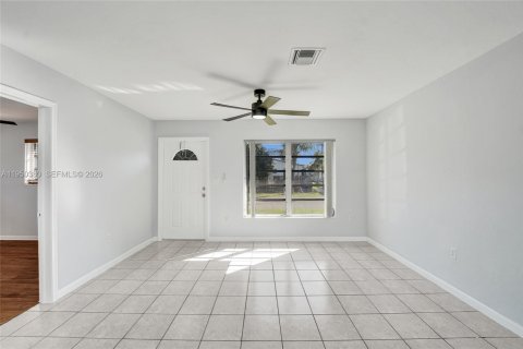 House in Hollywood, Florida 3 bedrooms, 104.52 sq.m. № 2009924 - photo 9