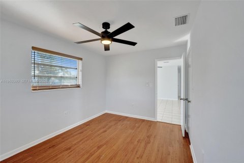 House in Hollywood, Florida 3 bedrooms, 104.52 sq.m. № 2009924 - photo 28