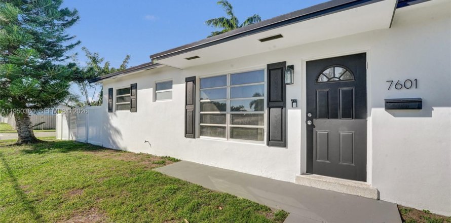 House in Hollywood, Florida 3 bedrooms, 104.52 sq.m. № 2009924