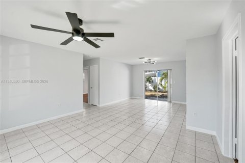House in Hollywood, Florida 3 bedrooms, 104.52 sq.m. № 2009924 - photo 8