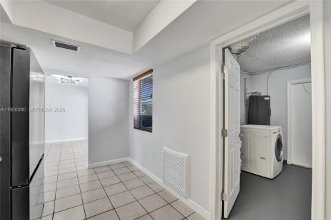 House in Hollywood, Florida 3 bedrooms, 104.52 sq.m. № 2009924 - photo 24