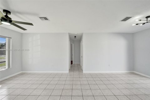 House in Hollywood, Florida 3 bedrooms, 104.52 sq.m. № 2009924 - photo 10