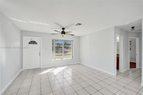 House in Hollywood, Florida 3 bedrooms, 104.52 sq.m. № 2009924 - photo 11