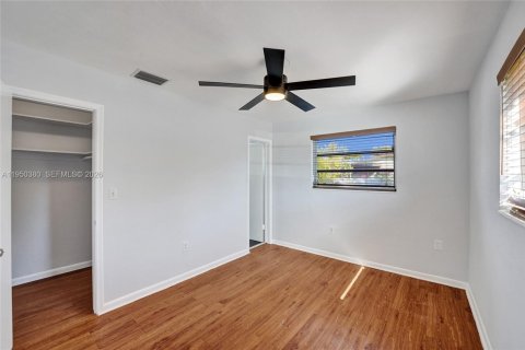 House in Hollywood, Florida 3 bedrooms, 104.52 sq.m. № 2009924 - photo 30