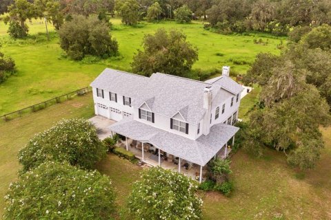House in Thonotosassa, Florida 4 bedrooms, 402.92 sq.m. № 2337365 - photo 17