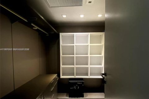 Condominio en alquiler en Miami Beach, Florida, 4 dormitorios, 246.47 m2 № 2011246 - foto 29