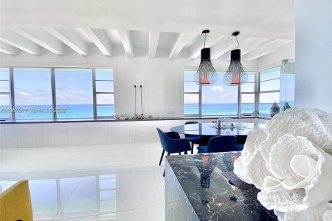 Condominio en alquiler en Miami Beach, Florida, 4 dormitorios, 246.47 m2 № 2011246 - foto 3