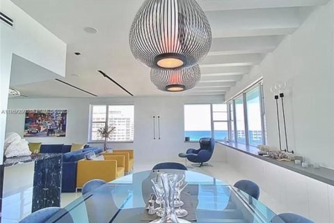 Condominio en alquiler en Miami Beach, Florida, 4 dormitorios, 246.47 m2 № 2011246 - foto 24