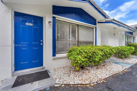 Снять в аренду квартиру в Корал-Спрингс, Флорида 2 спальни, 68.75м2, № 2033860 - фото 3