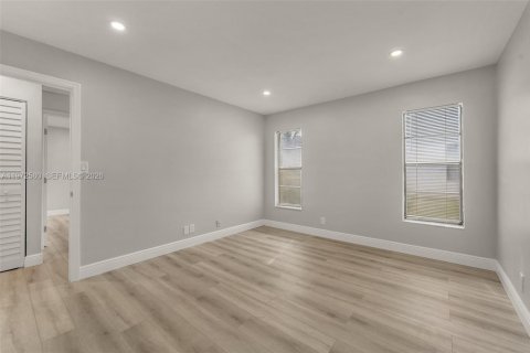 Снять в аренду квартиру в Корал-Спрингс, Флорида 2 спальни, 68.75м2, № 2033860 - фото 19