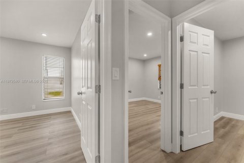 Снять в аренду квартиру в Корал-Спрингс, Флорида 2 спальни, 68.75м2, № 2033860 - фото 21