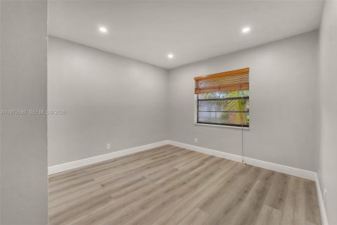 Снять в аренду квартиру в Корал-Спрингс, Флорида 2 спальни, 68.75м2, № 2033860 - фото 24