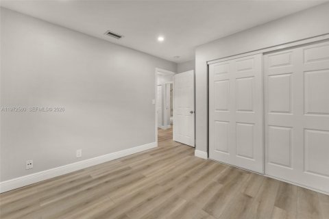 Снять в аренду квартиру в Корал-Спрингс, Флорида 2 спальни, 68.75м2, № 2033860 - фото 18