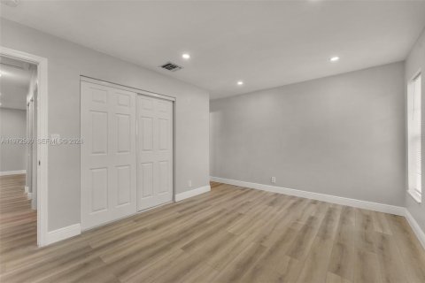 Снять в аренду квартиру в Корал-Спрингс, Флорида 2 спальни, 68.75м2, № 2033860 - фото 15