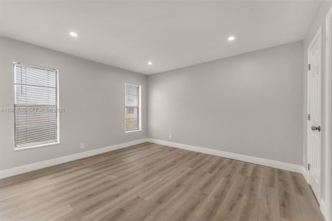 Снять в аренду квартиру в Корал-Спрингс, Флорида 2 спальни, 68.75м2, № 2033860 - фото 27