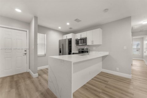 Снять в аренду квартиру в Корал-Спрингс, Флорида 2 спальни, 68.75м2, № 2033860 - фото 7