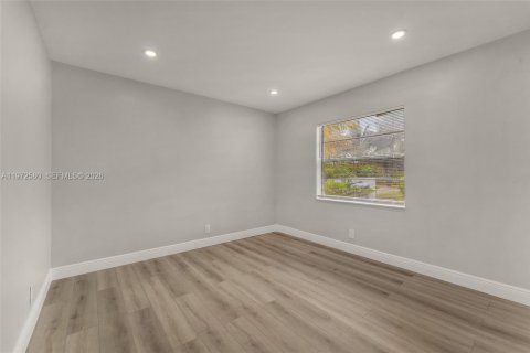 Снять в аренду квартиру в Корал-Спрингс, Флорида 2 спальни, 68.75м2, № 2033860 - фото 29