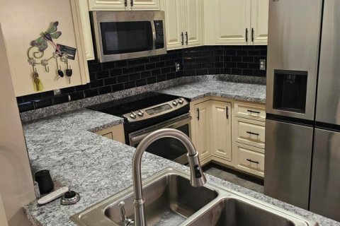 House in Sebastian, Florida 3 bedrooms, 147.25 sq.m. № 2084100 - photo 7