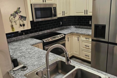 House in Sebastian, Florida 3 bedrooms, 147.25 sq.m. № 2084100 - photo 8