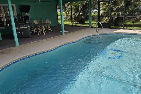 House in Sebastian, Florida 3 bedrooms, 147.25 sq.m. № 2084100 - photo 5