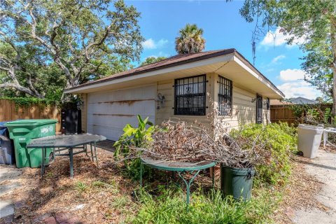Casa en venta en Tampa, Florida, 5 dormitorios, 146.41 m2 № 1838386 - foto 11