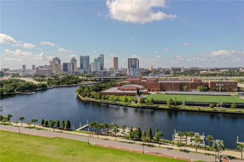 Casa en venta en Tampa, Florida, 5 dormitorios, 146.41 m2 № 1838386 - foto 29