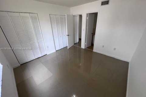 Condominio en alquiler en Hialeah, Florida, 2 dormitorios, 92.72 m2 № 2031278 - foto 5