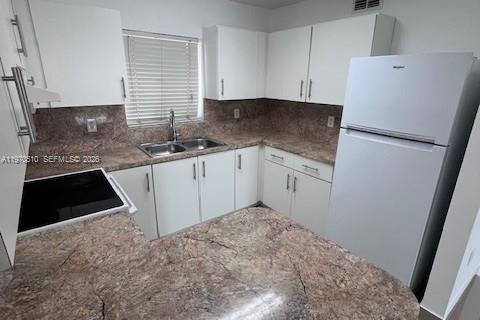 Condominio en alquiler en Hialeah, Florida, 2 dormitorios, 92.72 m2 № 2031278 - foto 2