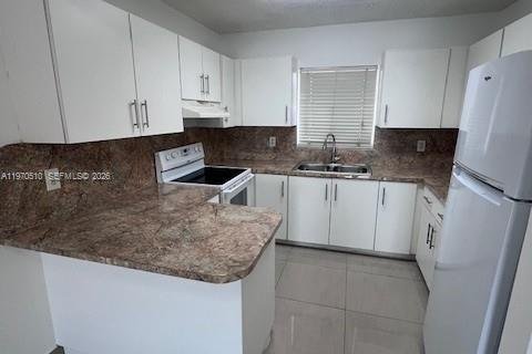 Condominio en Hialeah, Florida, 2 dormitorios  № 2031278