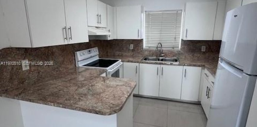 Condominio en Hialeah, Florida, 2 dormitorios  № 2031278