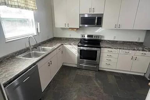 Villa ou maison à louer à Tampa, Floride: 4 chambres, 309.83 m2 № 2119411 - photo 2