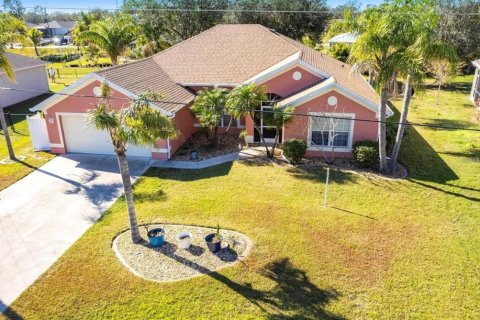 Villa ou maison à vendre à Punta Gorda, Floride: 4 chambres, 214.05 m2 № 2423971 - photo 2