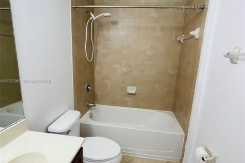 Condo in Doral, Florida, 3 bedrooms № 2261608 - photo 15