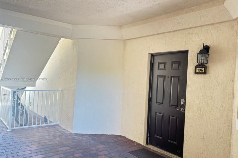 Condo in Doral, Florida, 3 bedrooms № 2261608 - photo 2