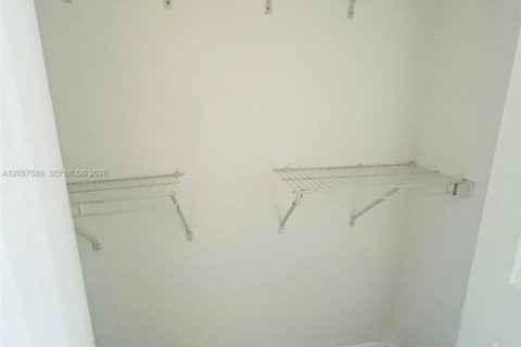 Condo in Doral, Florida, 3 bedrooms № 2261608 - photo 20