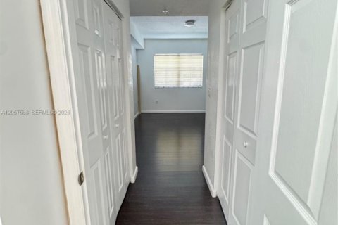Condo in Doral, Florida, 3 bedrooms № 2261608 - photo 13