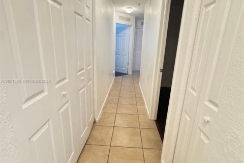 Condo in Doral, Florida, 3 bedrooms № 2261608 - photo 11