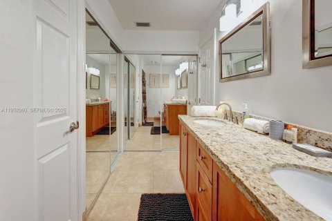 Villa ou maison à vendre à Hollywood, Floride: 4 chambres, 197.6 m2 № 2034783 - photo 14