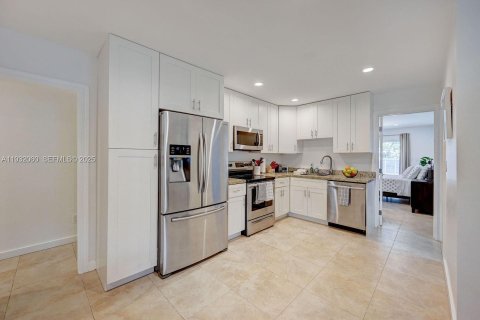 Villa ou maison à vendre à Hollywood, Floride: 4 chambres, 197.6 m2 № 2034783 - photo 6