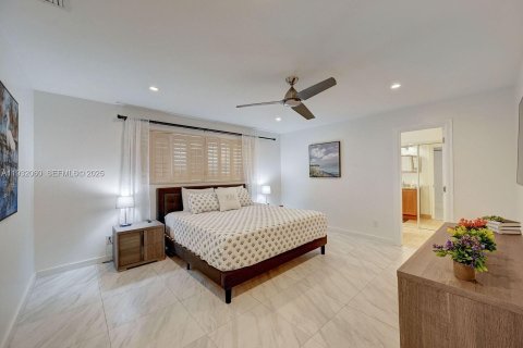 Villa ou maison à vendre à Hollywood, Floride: 4 chambres, 197.6 m2 № 2034783 - photo 10