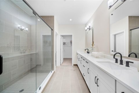 Townhouse in Fort Myers, Florida 3 bedrooms, 205.22 sq.m. № 1937761 - photo 21