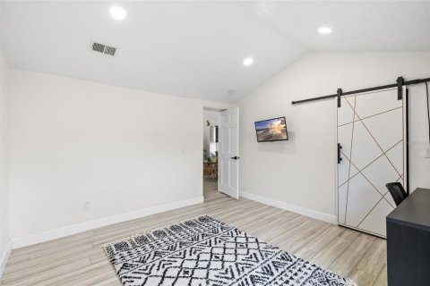 House in Saint Petersburg, Florida 3 bedrooms, 110.18 sq.m. № 1914944 - photo 22